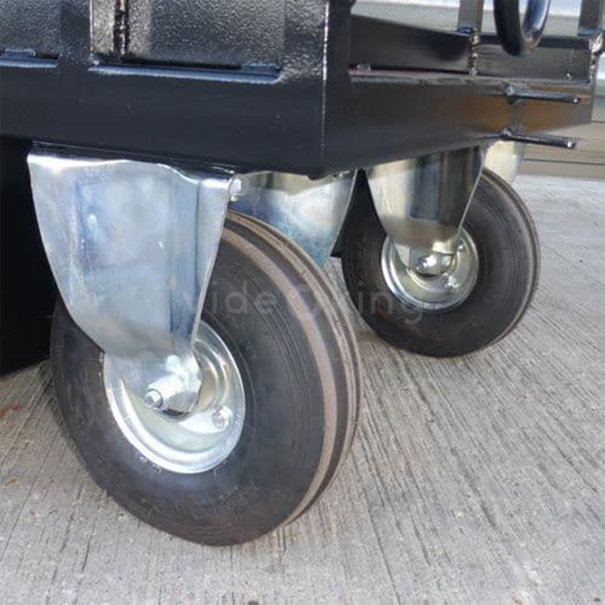 4×4 Flag Cart with 2 Euro Crates_5